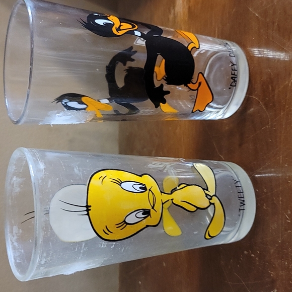 Twenty and daffy cups - Picture 2 of 3